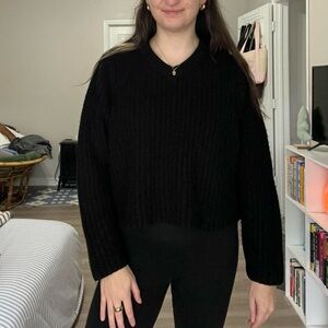 Zara black cropped knit sweater with a relaxed fit